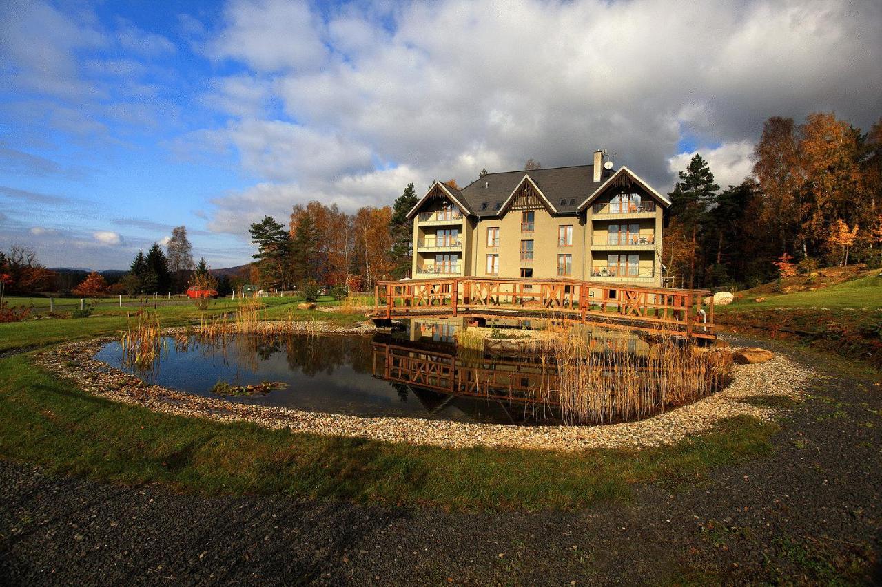 Garden Hotel Mezna Хренско Экстерьер фото