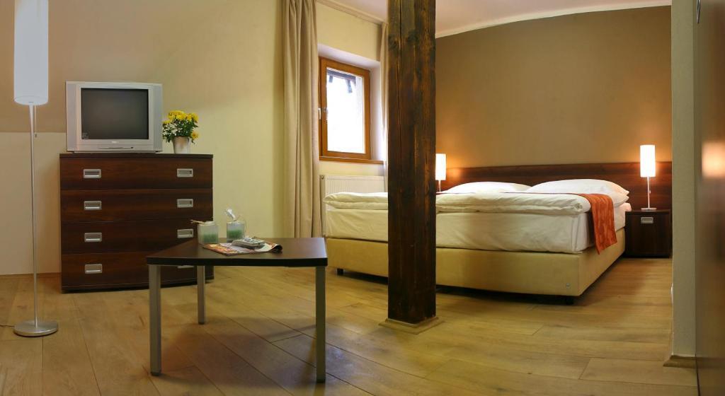 Garden Hotel Mezna Хренско Номер фото