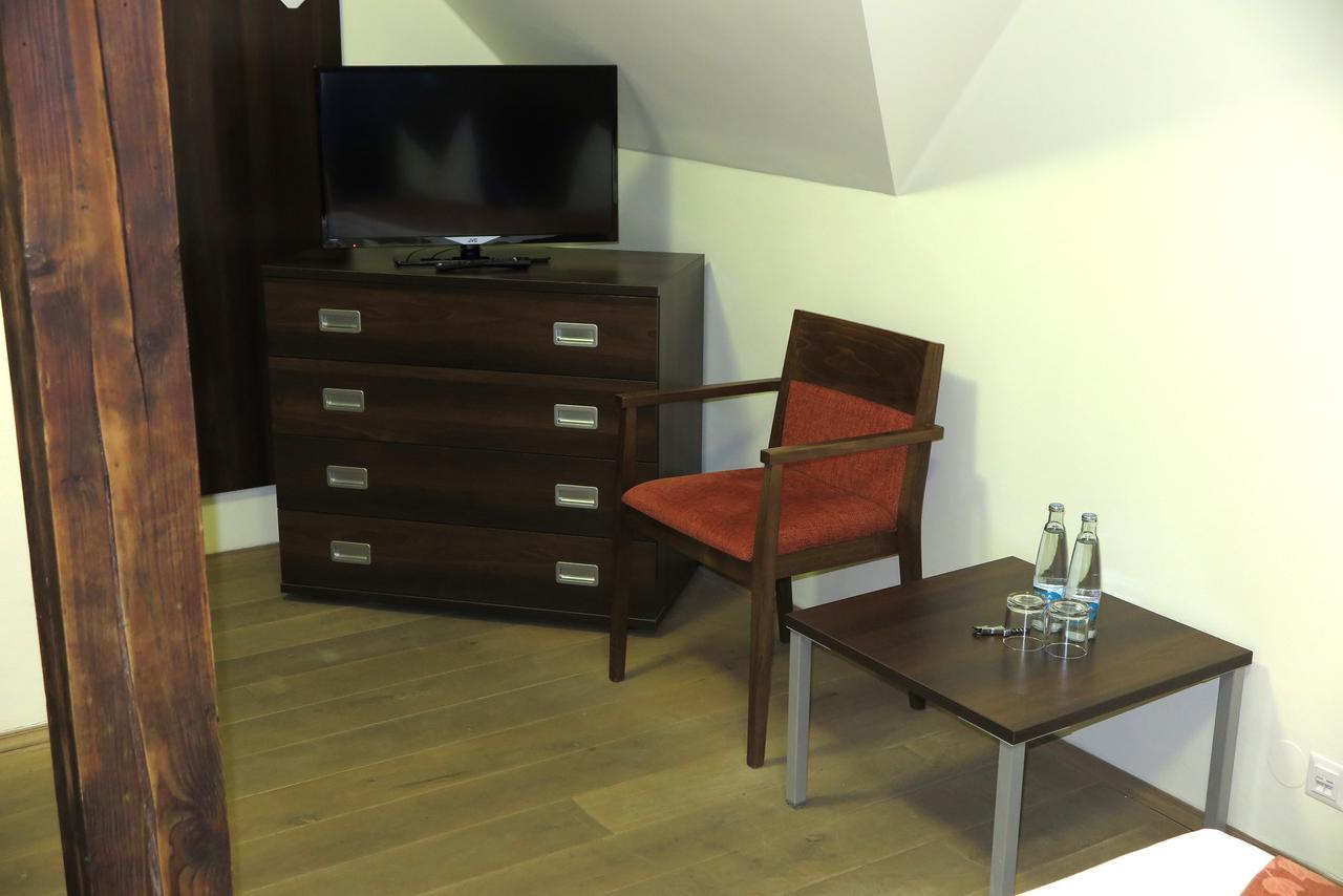 Garden Hotel Mezna Хренско Экстерьер фото