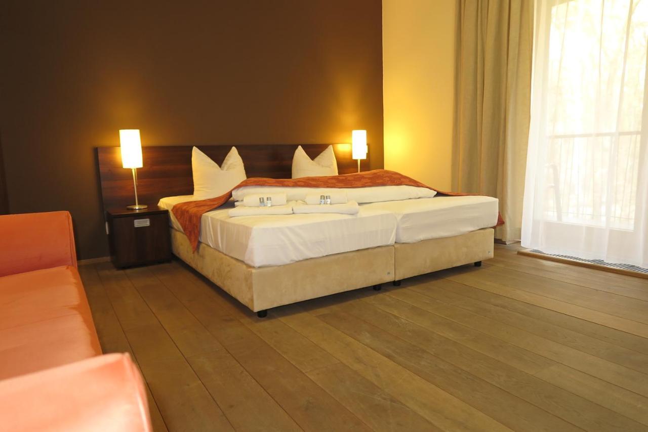 Garden Hotel Mezna Хренско Экстерьер фото